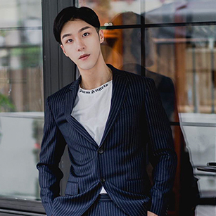 ��ɫ���Q�y��������