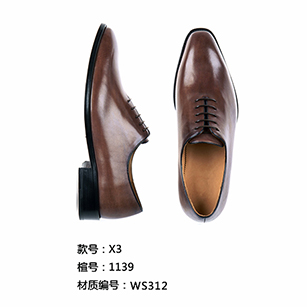 ����ɫ���^ͬ��ƤЬ����